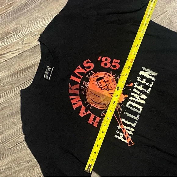 GUC Netflix STRANGER THINGS Hawkins High Halloween Tee XL - Picture 2 of 3